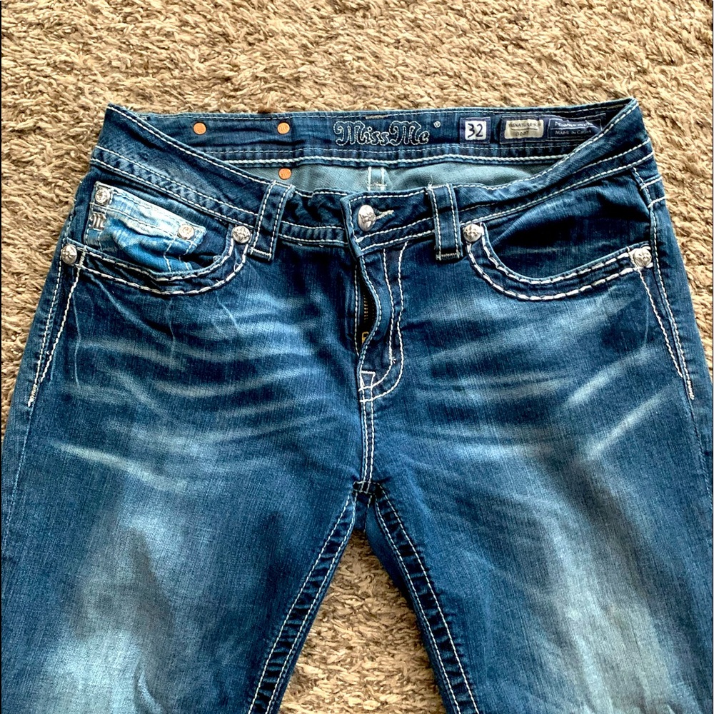 Miss me jeans size 32 low rise. One jewel missing, not rips,tears,or stains.